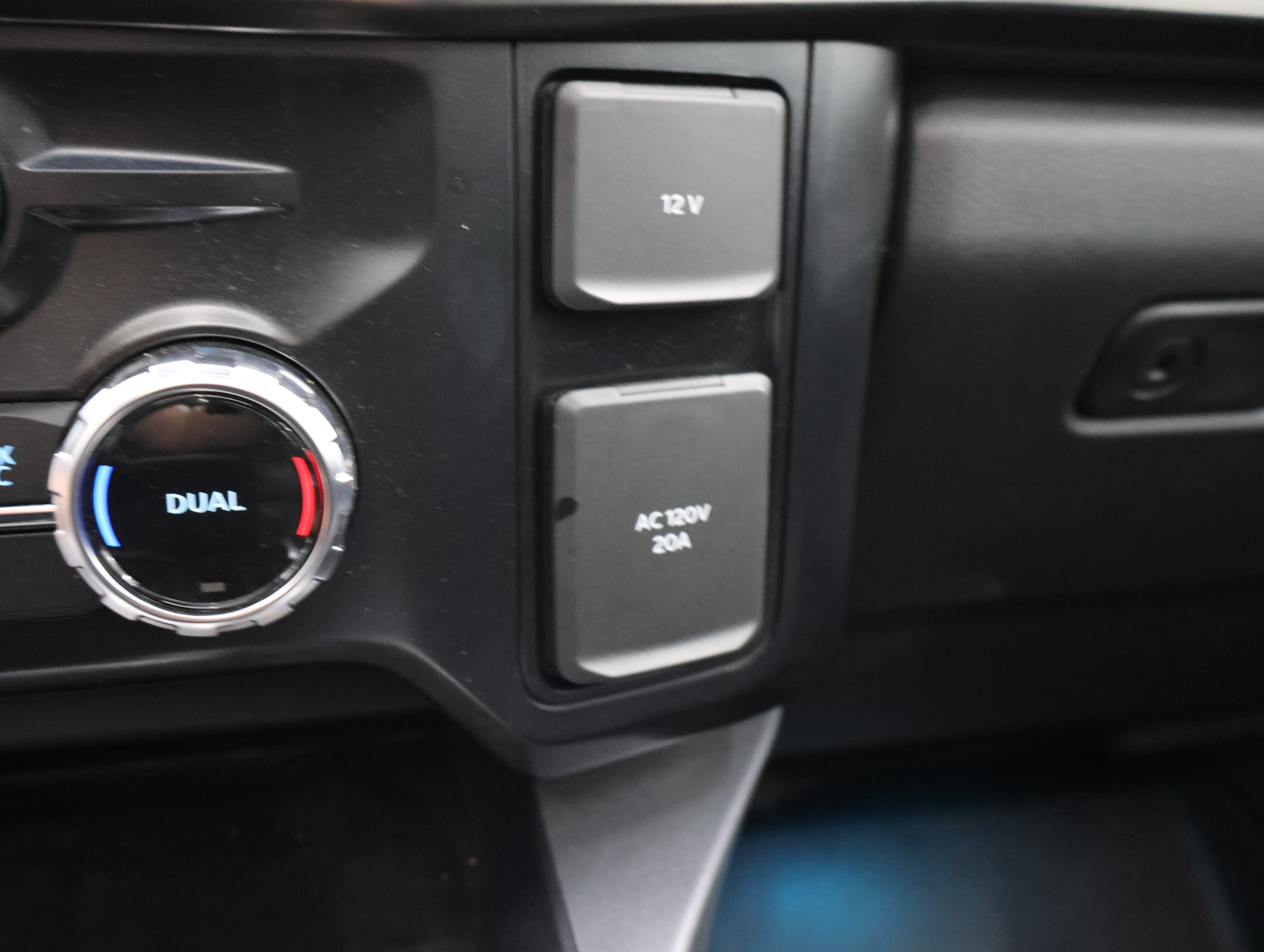 Used 2024 Ford F250 Lariat w/ Lariat Ultimate Package AWD/4WD image 56