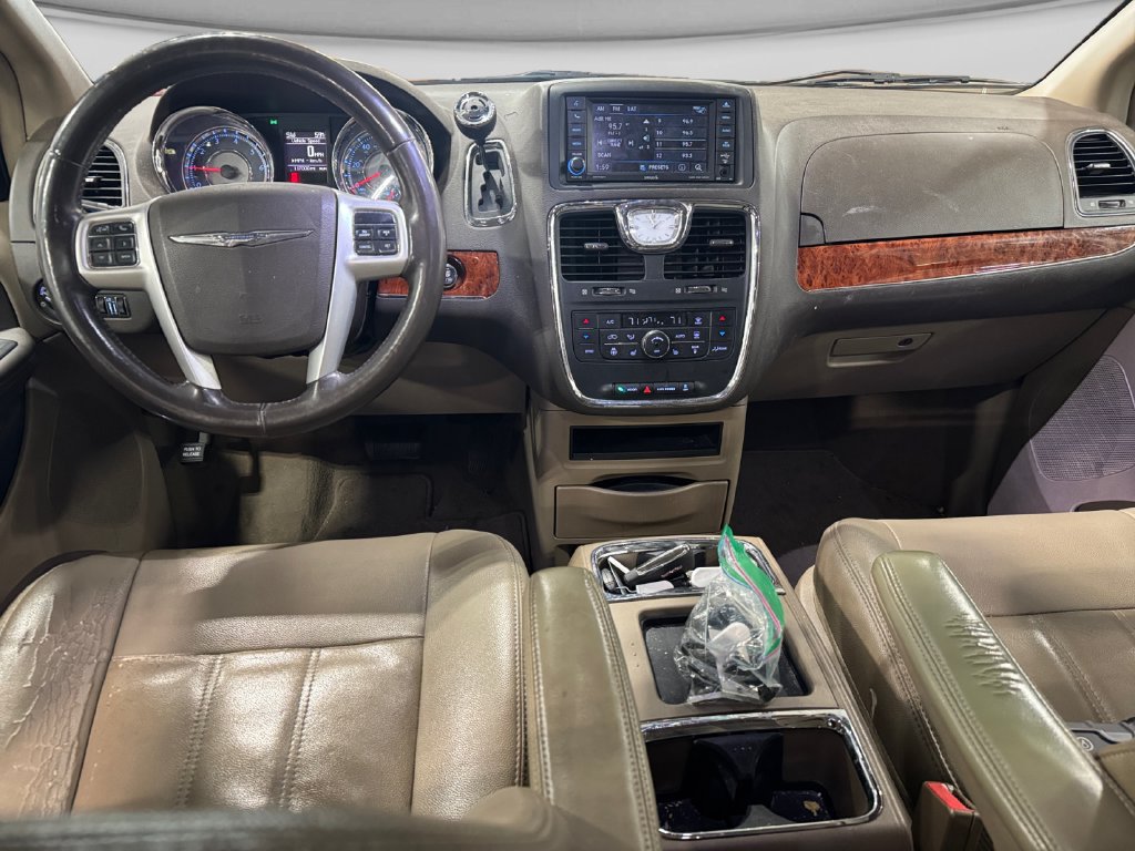 Used 2015 Chrysler Town & Country Touring w/ Driver Convenience Group FWD image 20