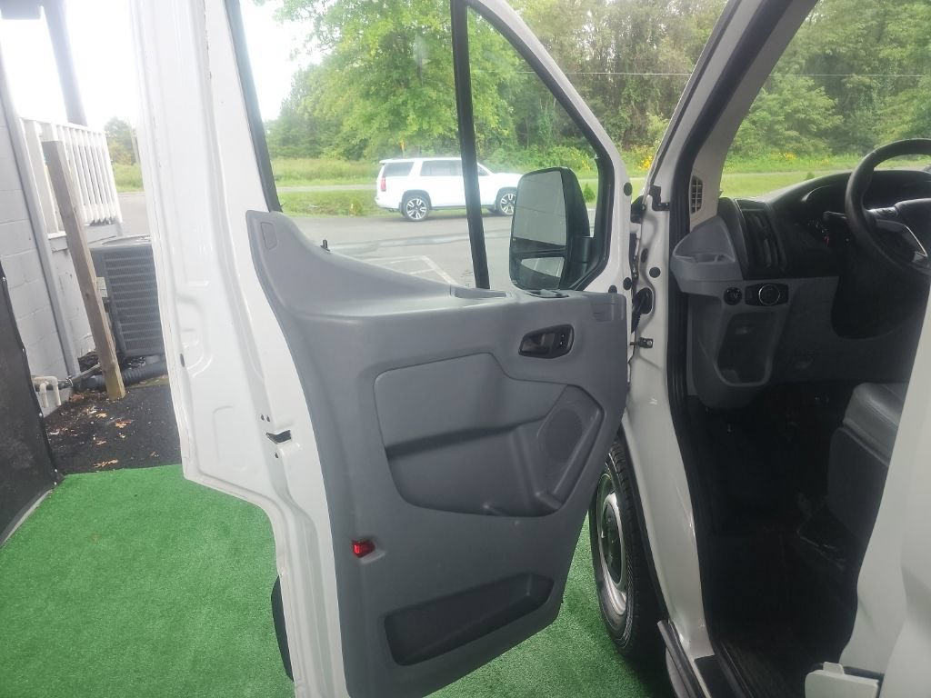 Used 2018 Ford Transit 250 130 Low Roof RWD image 8