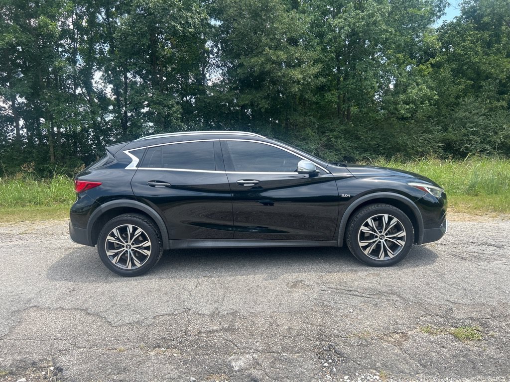 Used 2017 INFINITI QX30 Premium w/ Navigation Package AWD/4WD image 6