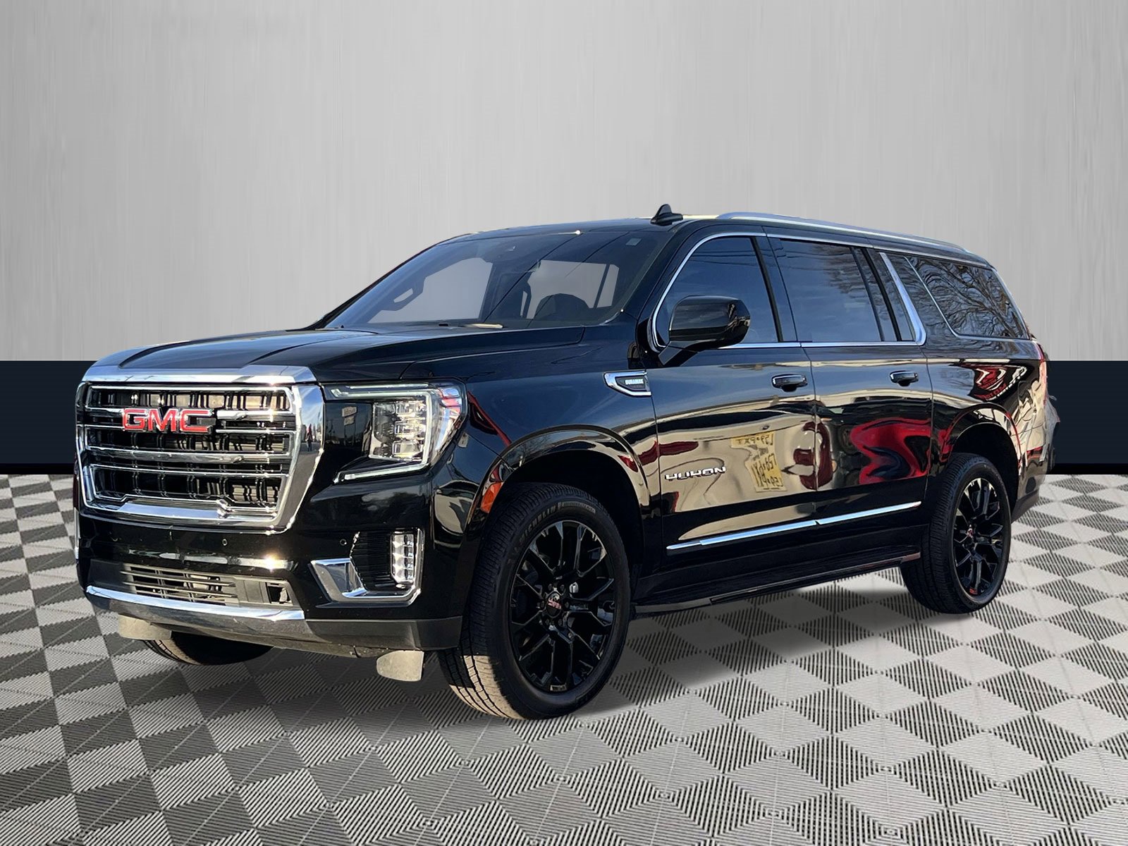 Used 2023 GMC Yukon XL SLT image 2