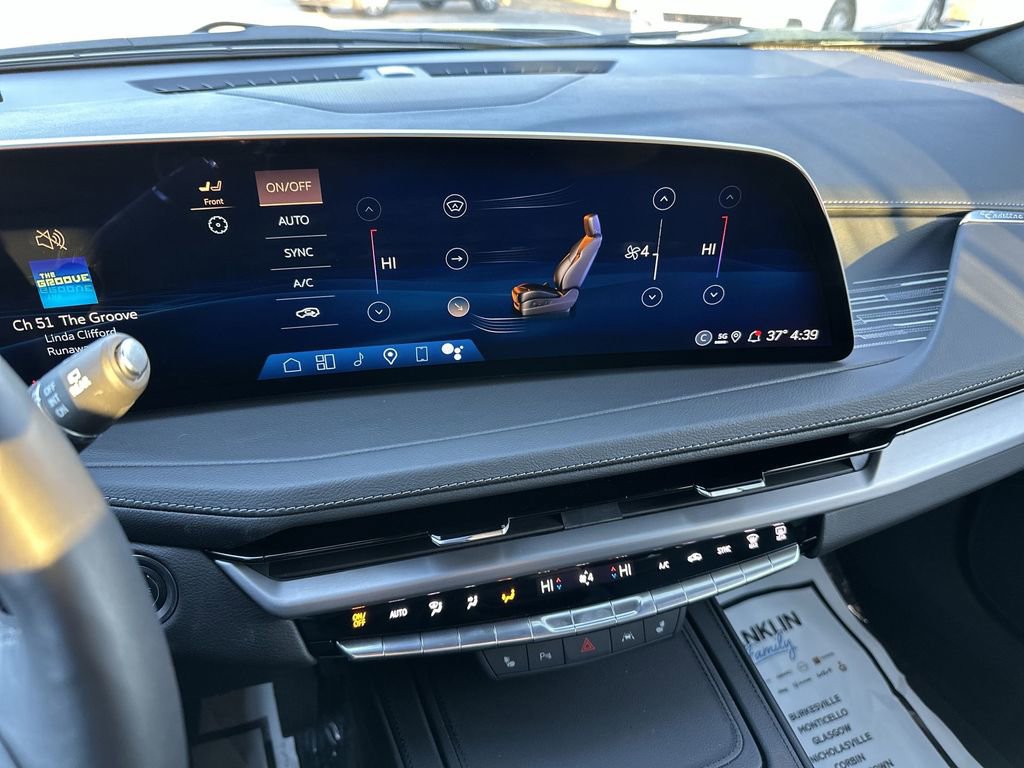 Used 2025 Cadillac XT4 Premium Luxury image 19