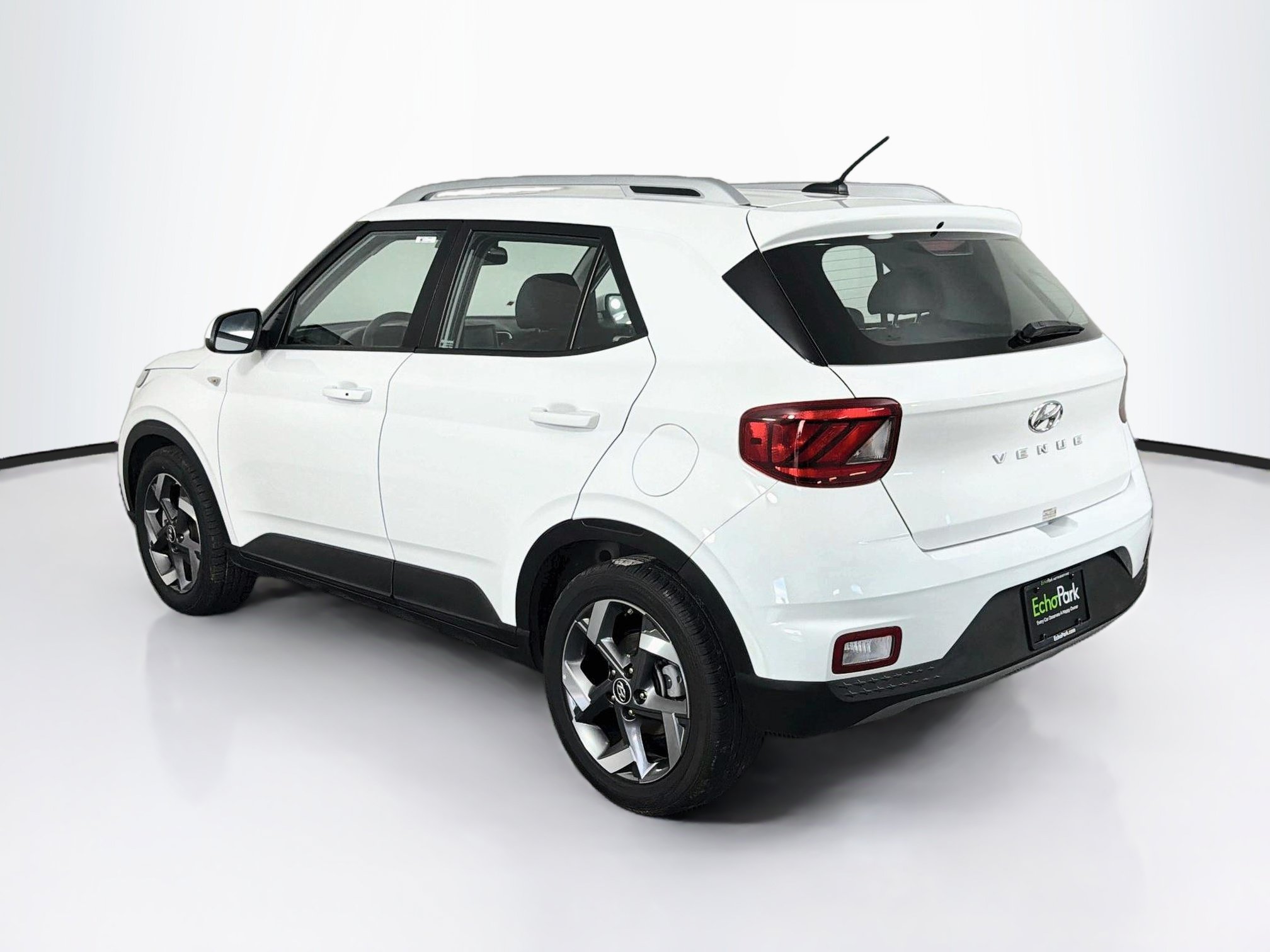Used 2025 Hyundai Venue SEL FWD image 5