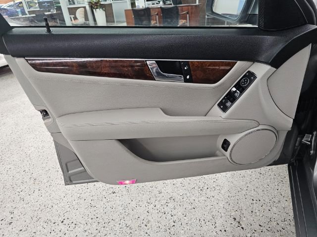 Used 2009 Mercedes-Benz C 300 Sedan image 24