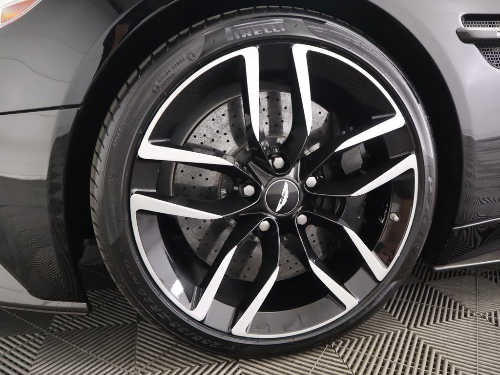 Used 2015 Aston Martin Vanquish Coupe image 29