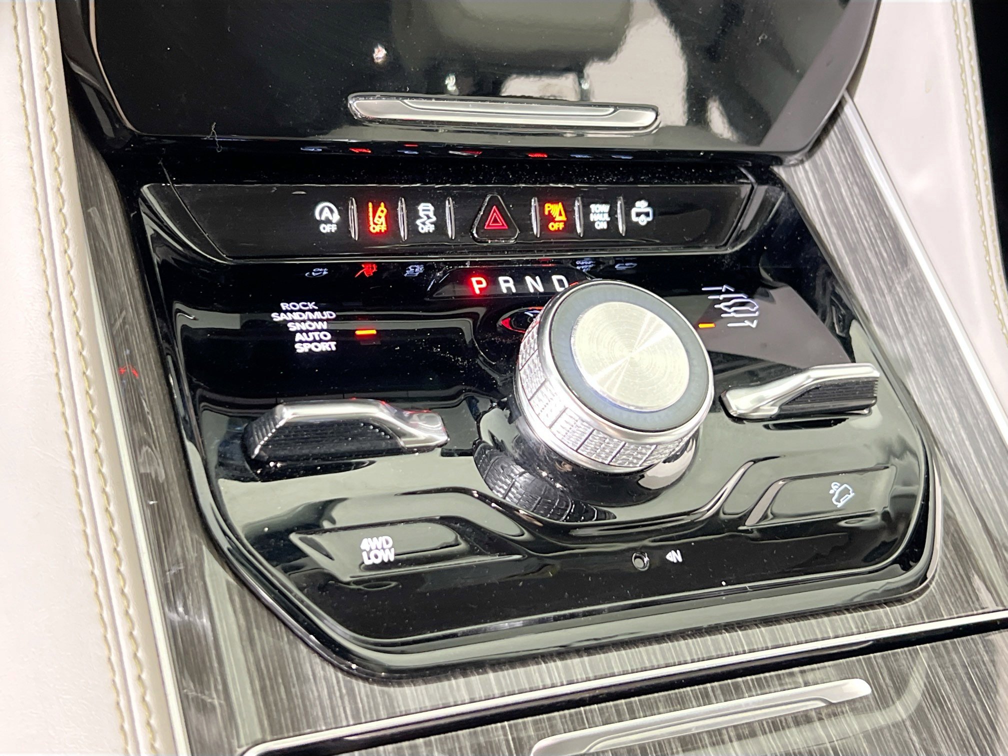 Used 2022 Jeep Wagoneer Series III w/ Rear Seat Video Group 1 image 17