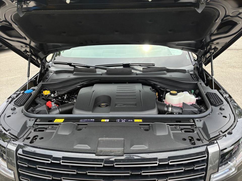 New 2026 Land Rover Range Rover SE AWD/4WD image 16