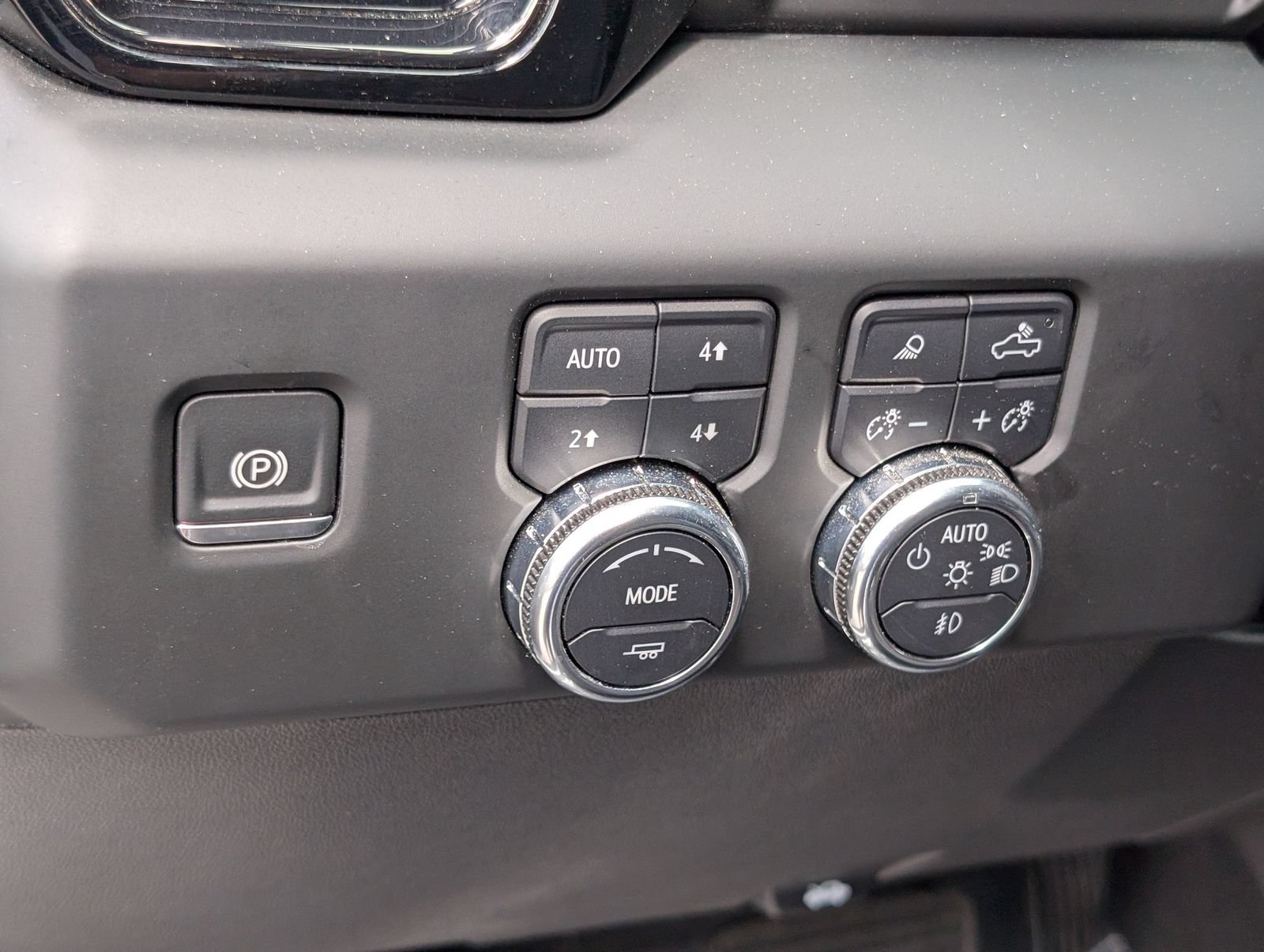 Used 2024 GMC Sierra 1500 AT4 w/ Technology Package AWD/4WD image 23