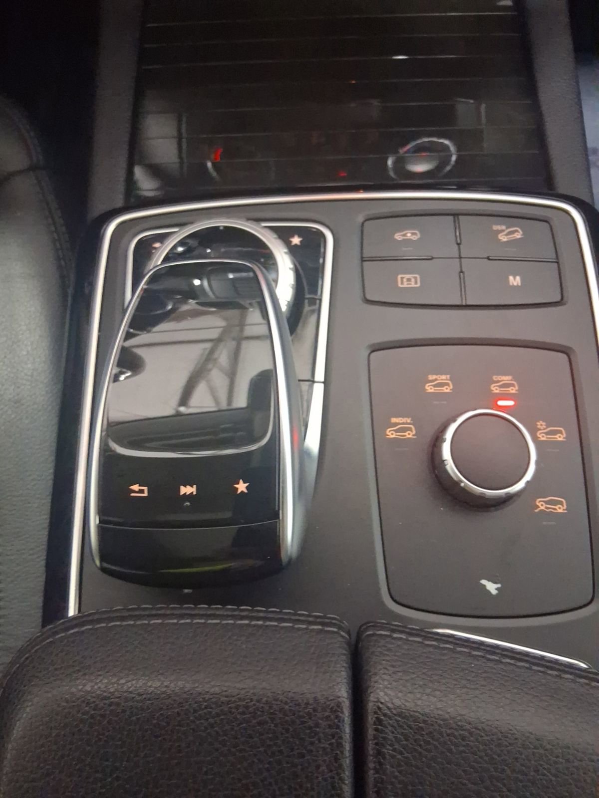 Used 2018 Mercedes-Benz GLS 550 4MATIC w/ Driver Assistance Package image 26
