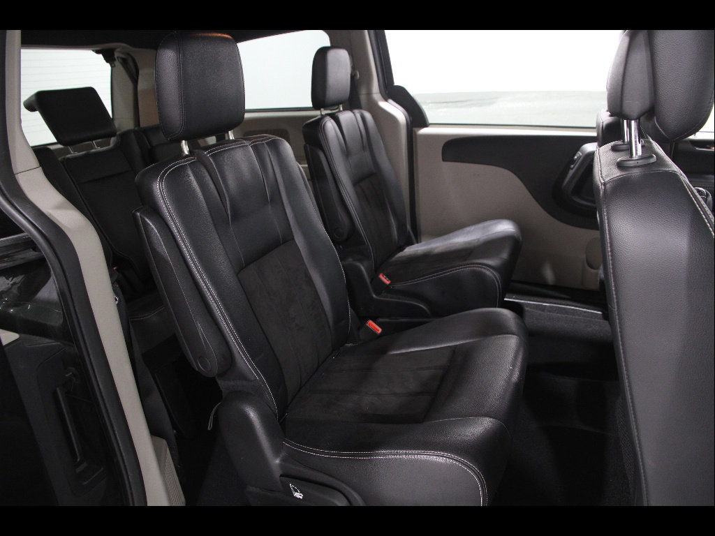 Used 2019 Dodge Grand Caravan SXT FWD image 17