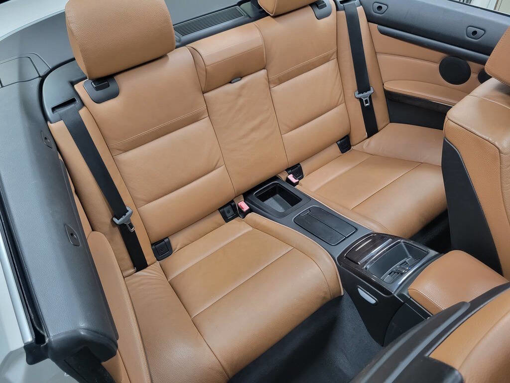 Used 2012 BMW 328i Convertible image 24