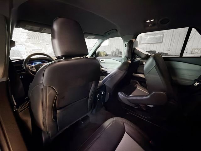 Used 2022 Ford Explorer XLT w/ Equipment Group 202A image 9