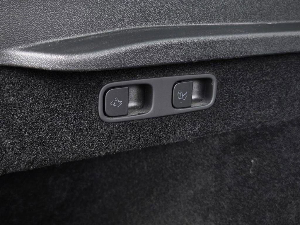 Used 2023 Tesla Model Y 2WD image 24