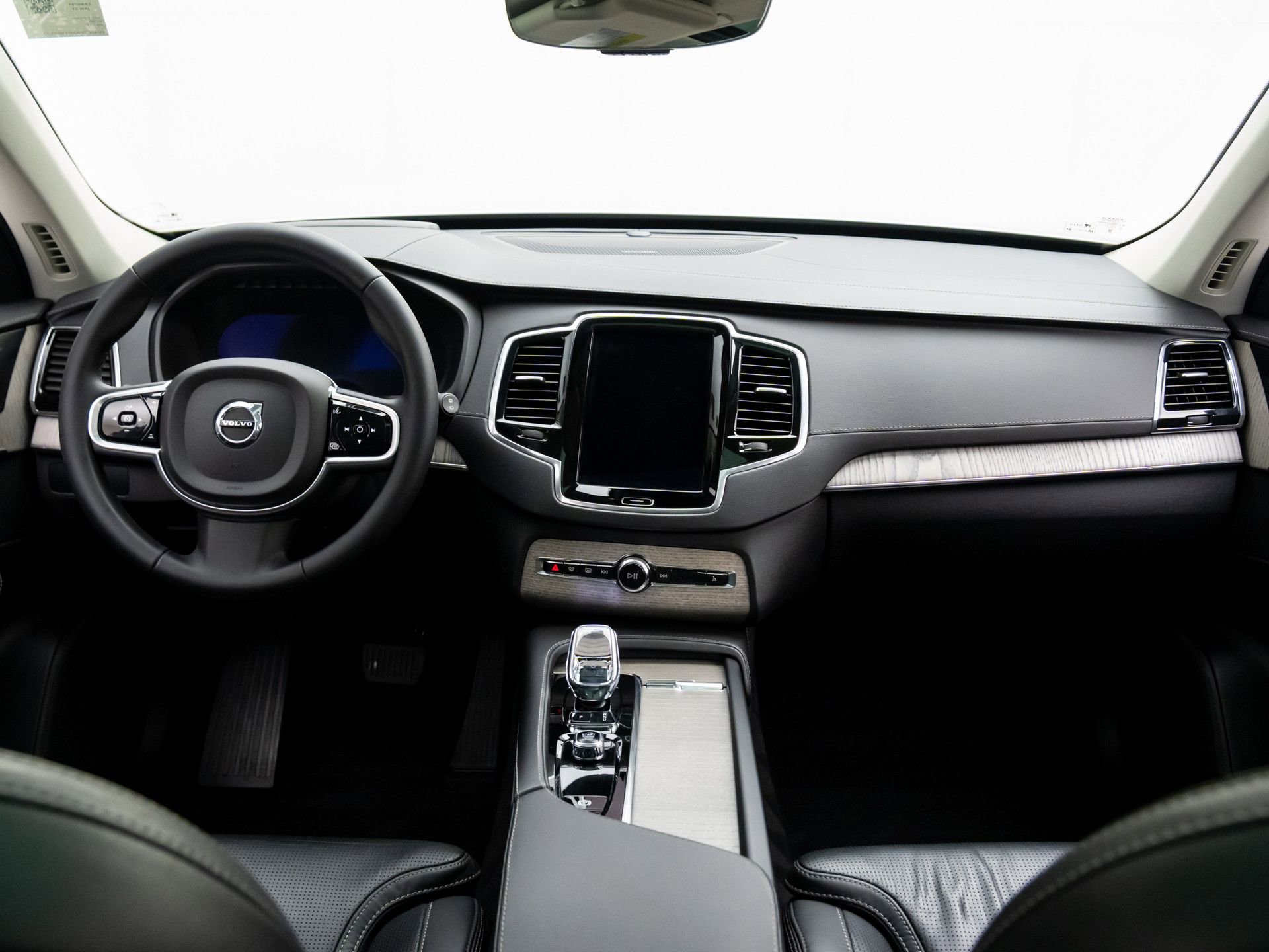 Used 2023 Volvo XC90 B6 Ultimate w/ Protection Package Premier image 10