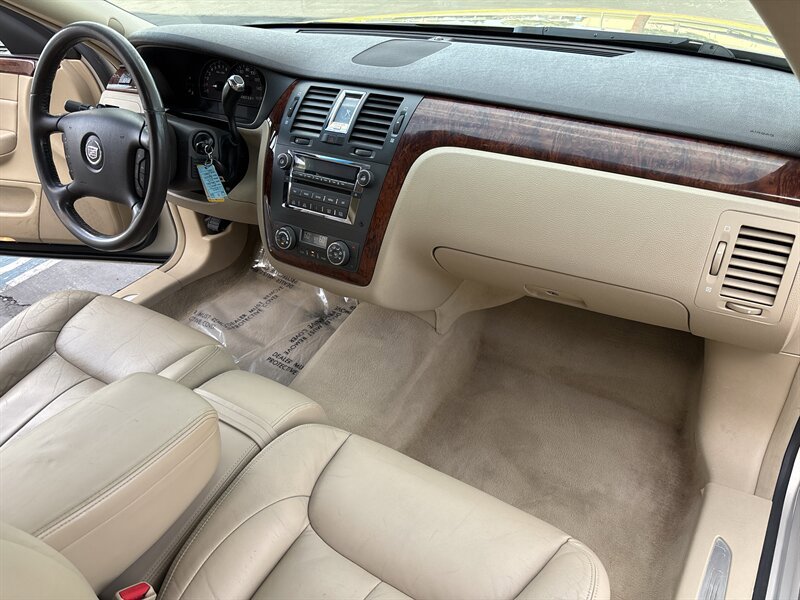 Used 2007 Cadillac DTS w/ Trunk Convenience Package FWD image 33