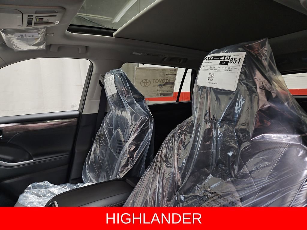 New 2026 Toyota Highlander Platinum image 11