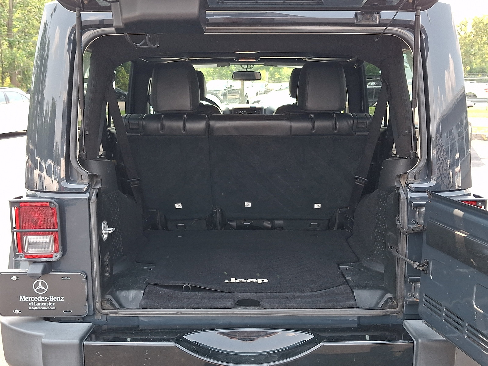 Used 2017 Jeep Wrangler Unlimited Sahara AWD/4WD image 27