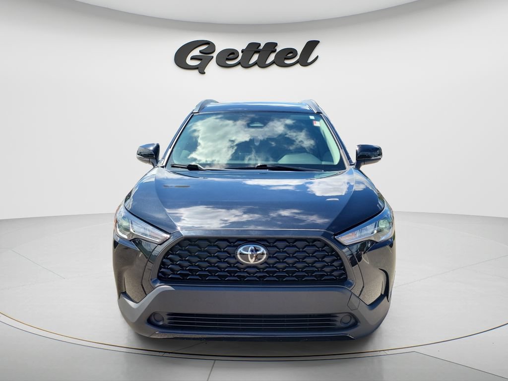 Used 2025 Toyota Corolla Cross LE FWD image 2