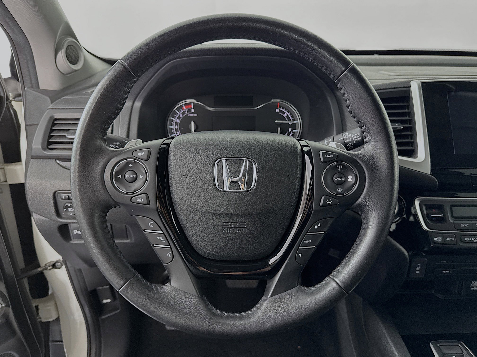Certified 2018 Honda Pilot Touring image 11