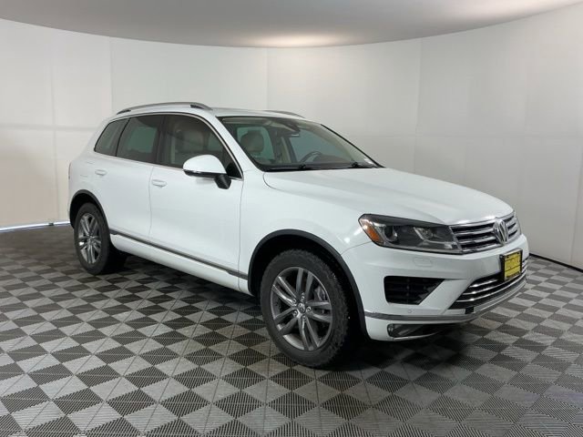 Used 2016 Volkswagen Touareg VR6 AWD/4WD image 3