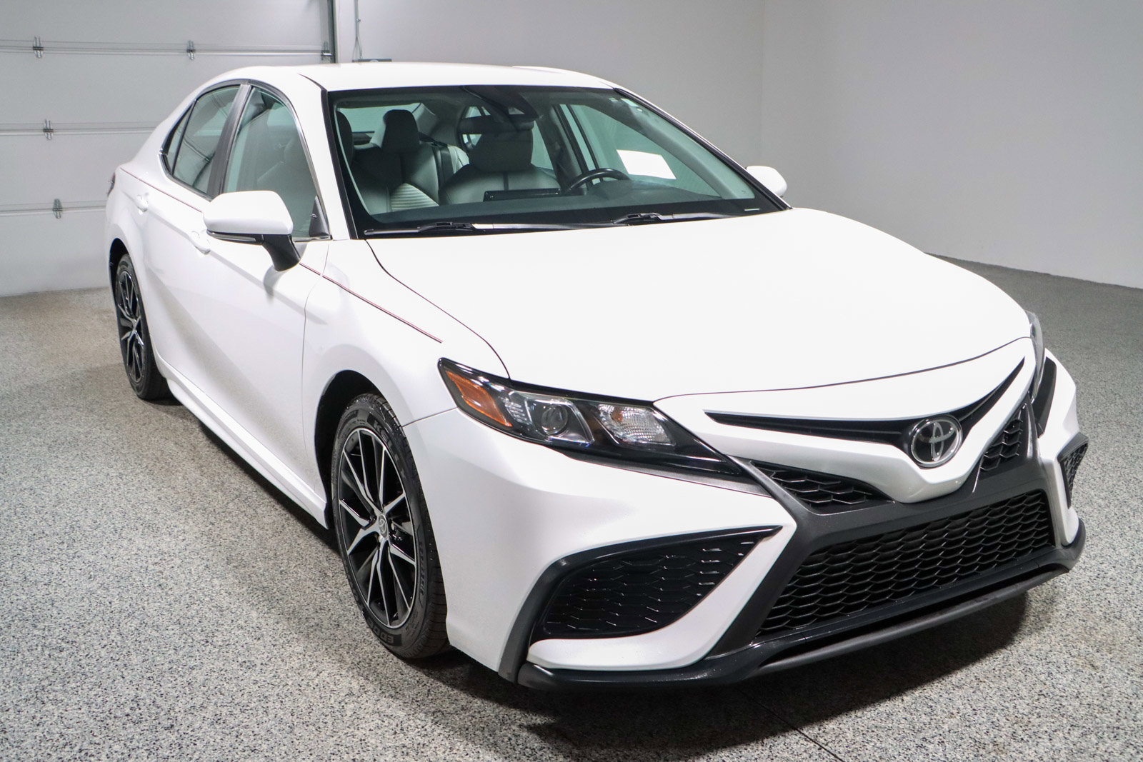 Used 2023 Toyota Camry SE image 5