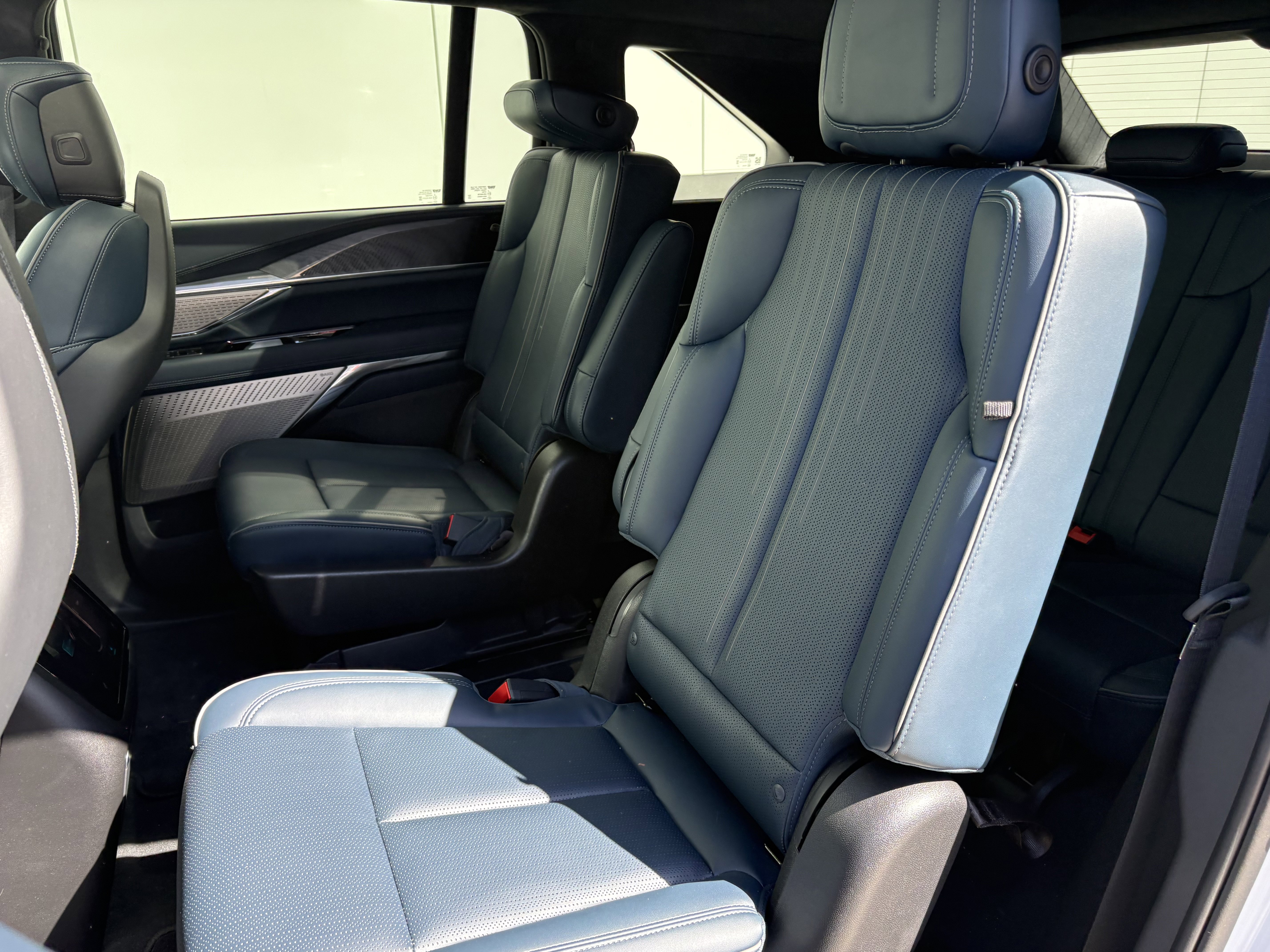 New 2025 Cadillac Escalade IQ Sport 2 w/ LPO, ONYX Package image 14