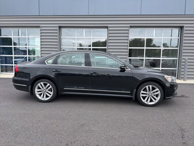 Used 2016 Volkswagen Passat 3.6 SEL Premium FWD image 3
