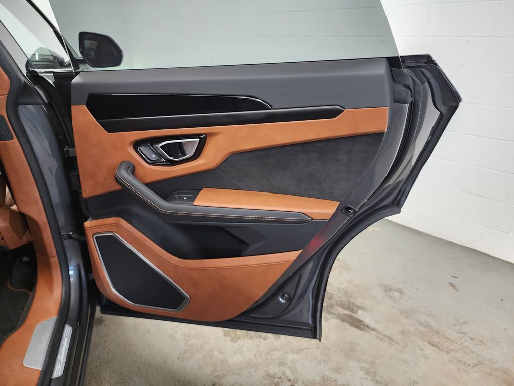 Used 2022 Lamborghini Urus image 33