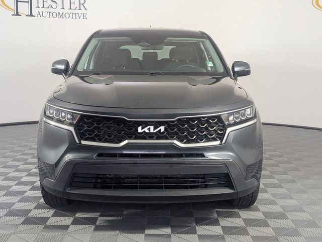 Used 2022 Kia Sorento LX image 3
