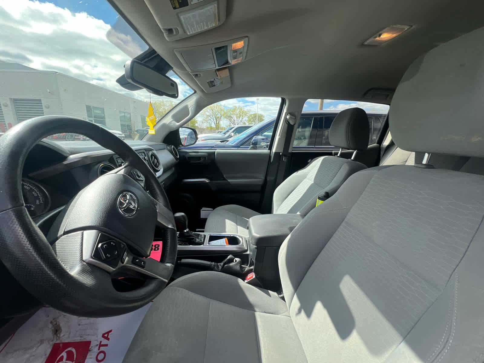 Used 2019 Toyota Tacoma SR5 AWD/4WD image 11