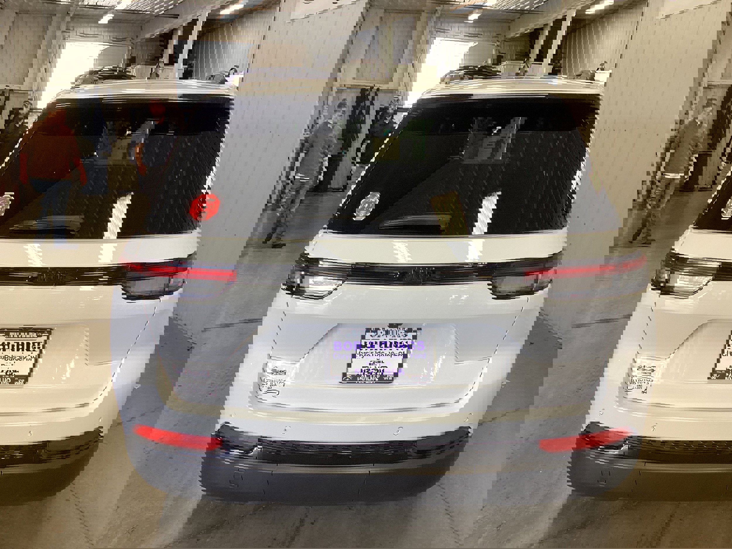 Used 2024 Jeep Grand Cherokee Altitude image 4