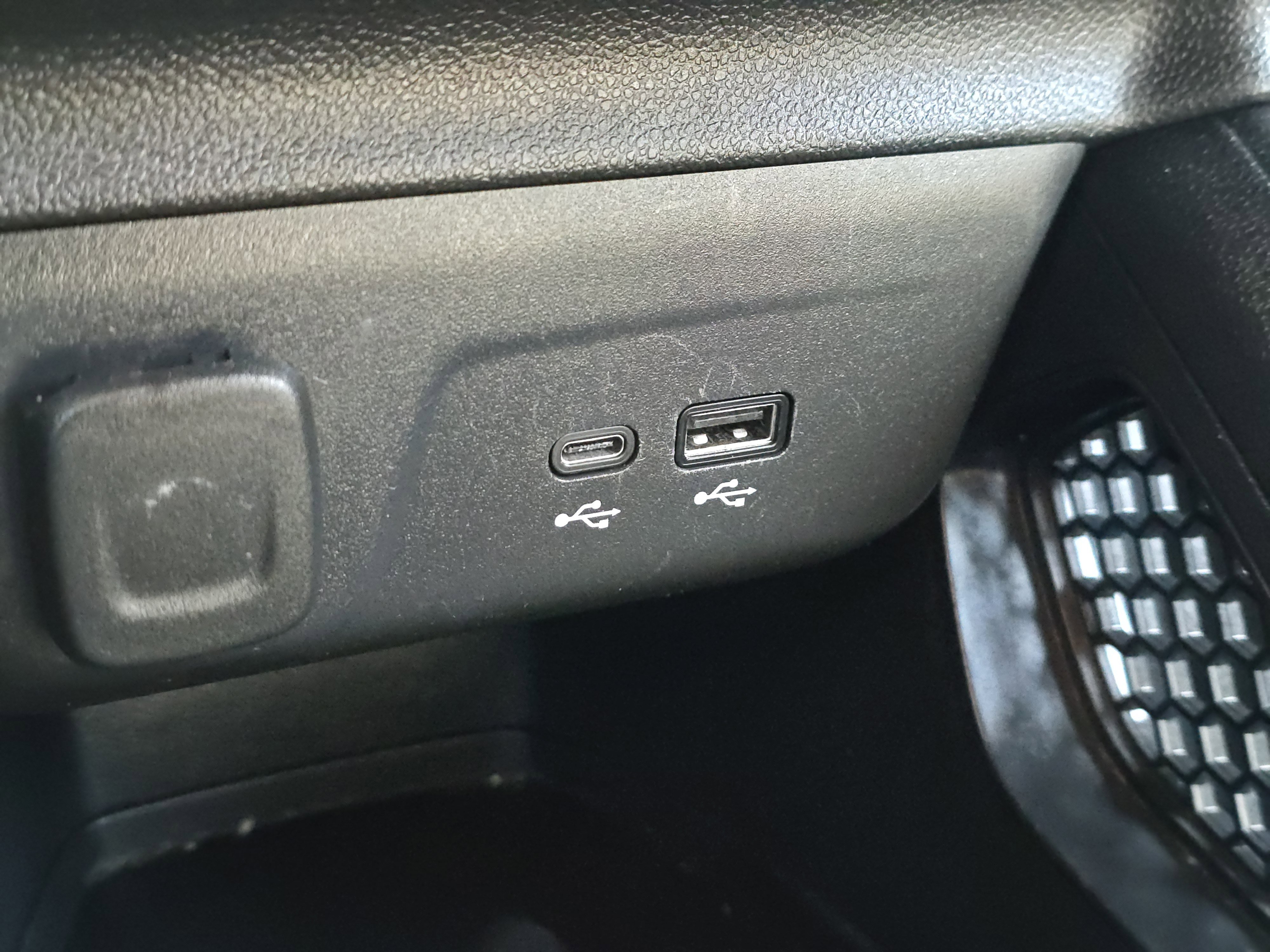 Used 2024 Chevrolet TrailBlazer RS image 24