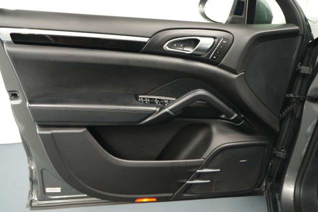 Used 2016 Porsche Cayenne image 25