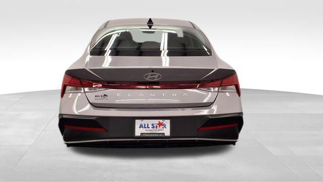 Used 2025 Hyundai Elantra SEL image 8