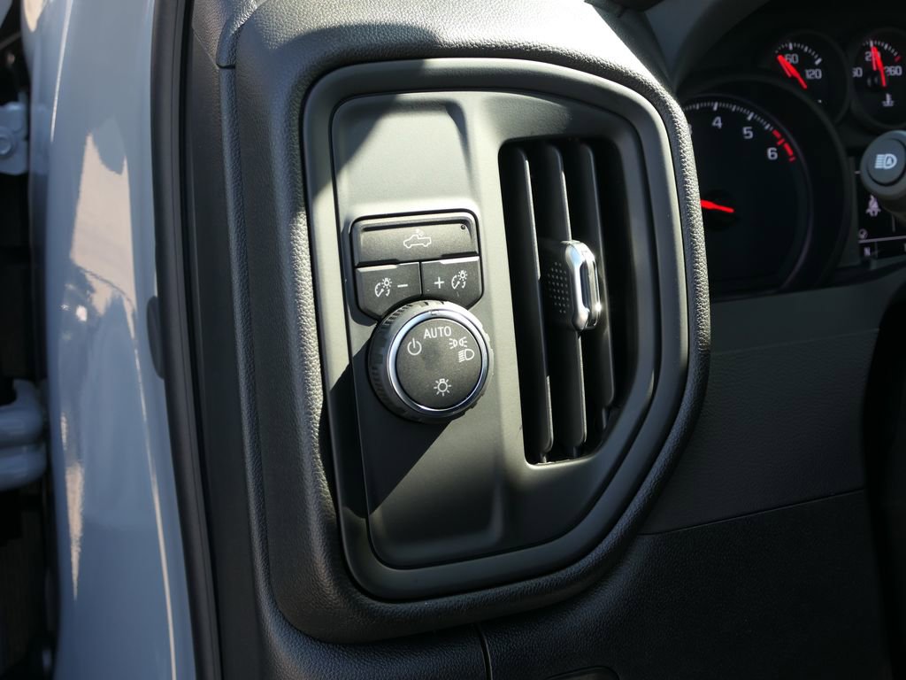 Used 2025 Chevrolet Silverado 1500 Custom image 13