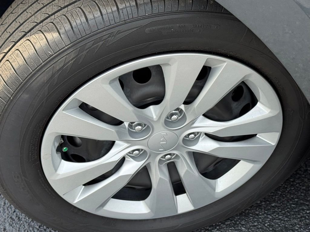 Used 2025 Kia Soul LX FWD image 13