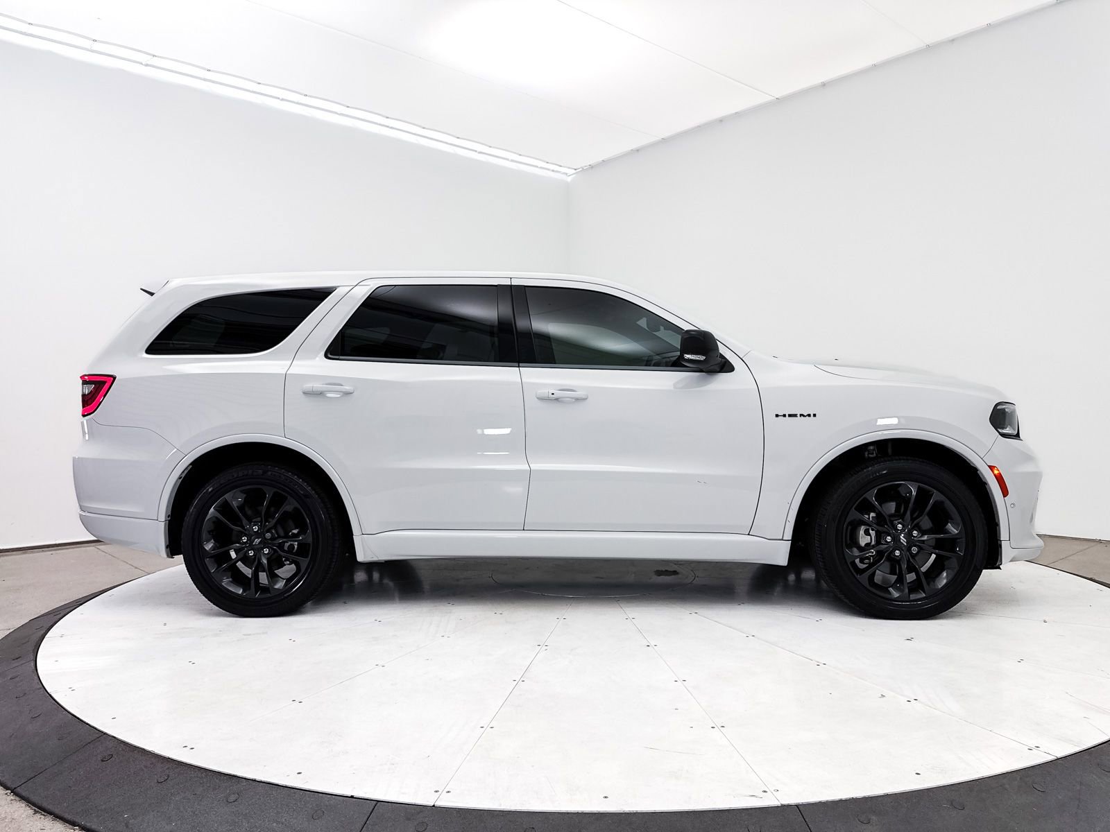Used 2022 Dodge Durango R/T w/ Blacktop Package AWD/4WD image 40
