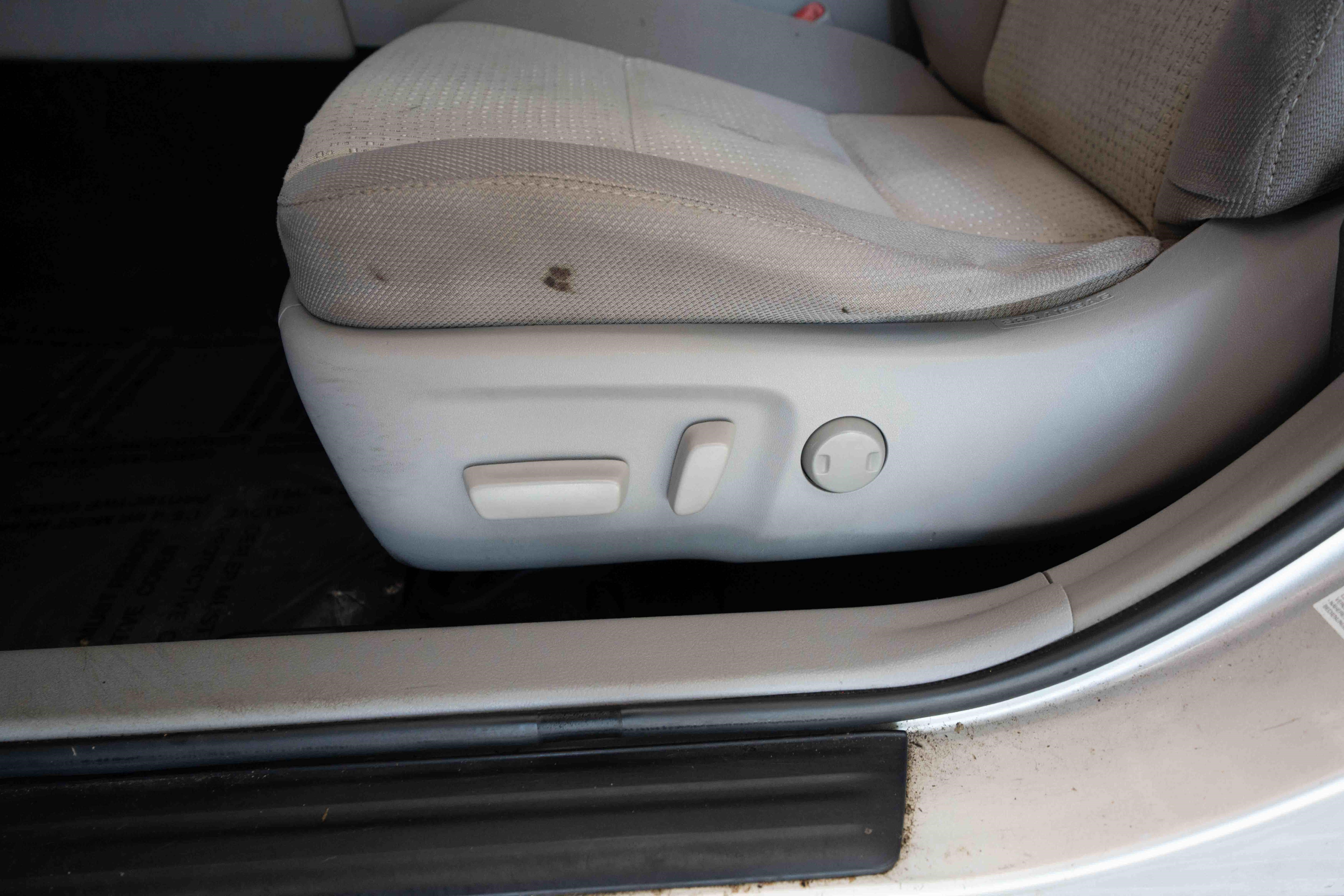 Used 2012 Toyota Camry LE FWD image 12