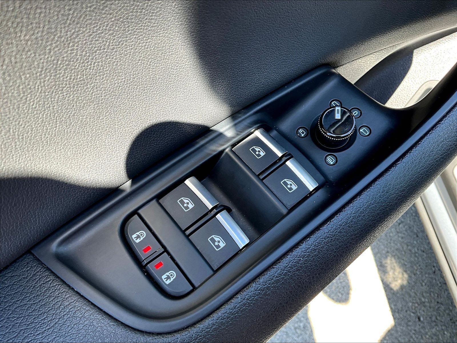 Used 2019 Audi Q8 Premium w/ Convenience Package AWD/4WD image 36