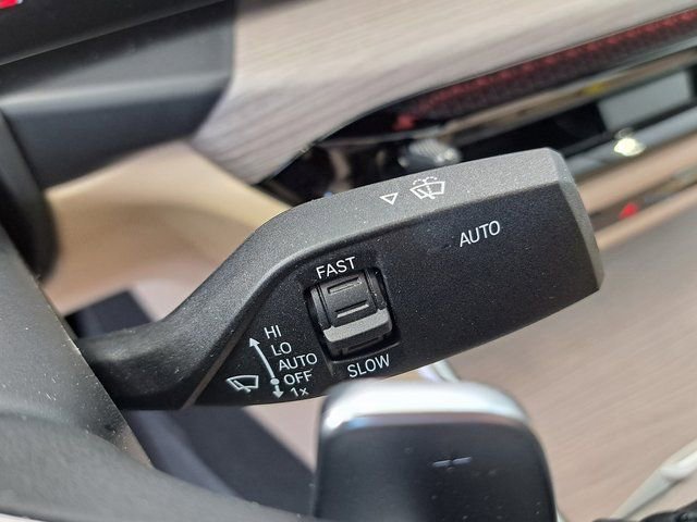 Used 2025 BMW 330i Sedan image 11