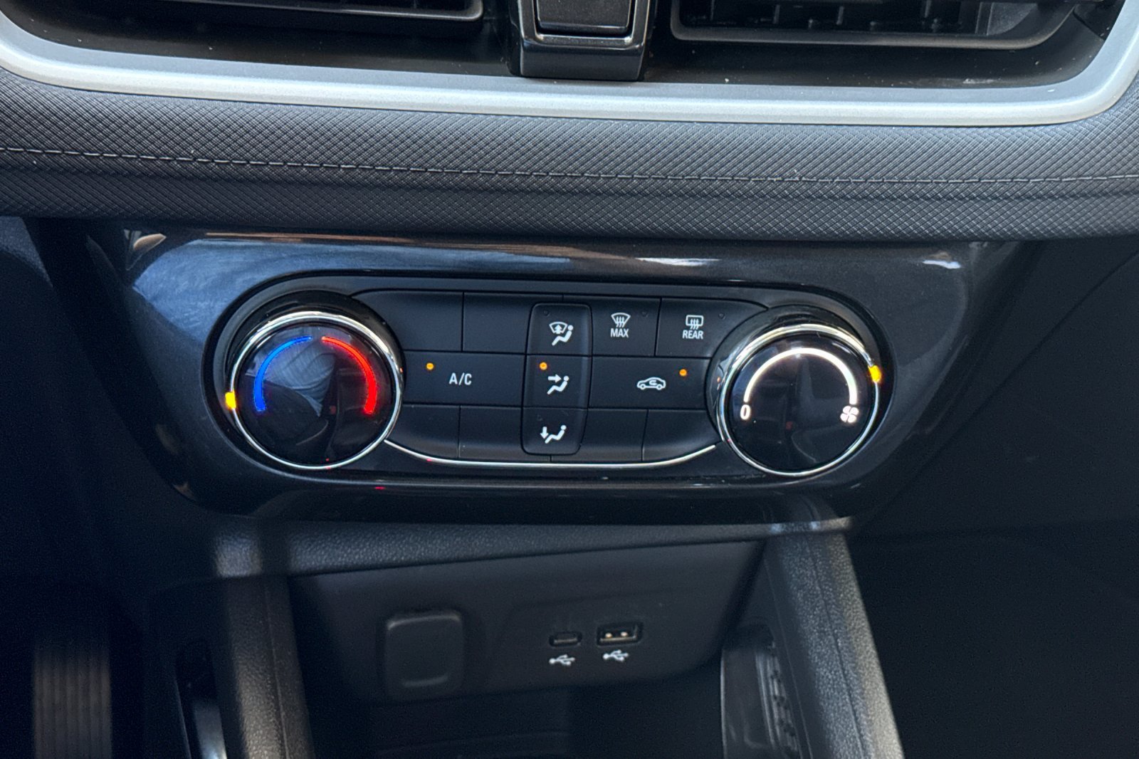 Used 2025 Chevrolet TrailBlazer LT FWD image 30