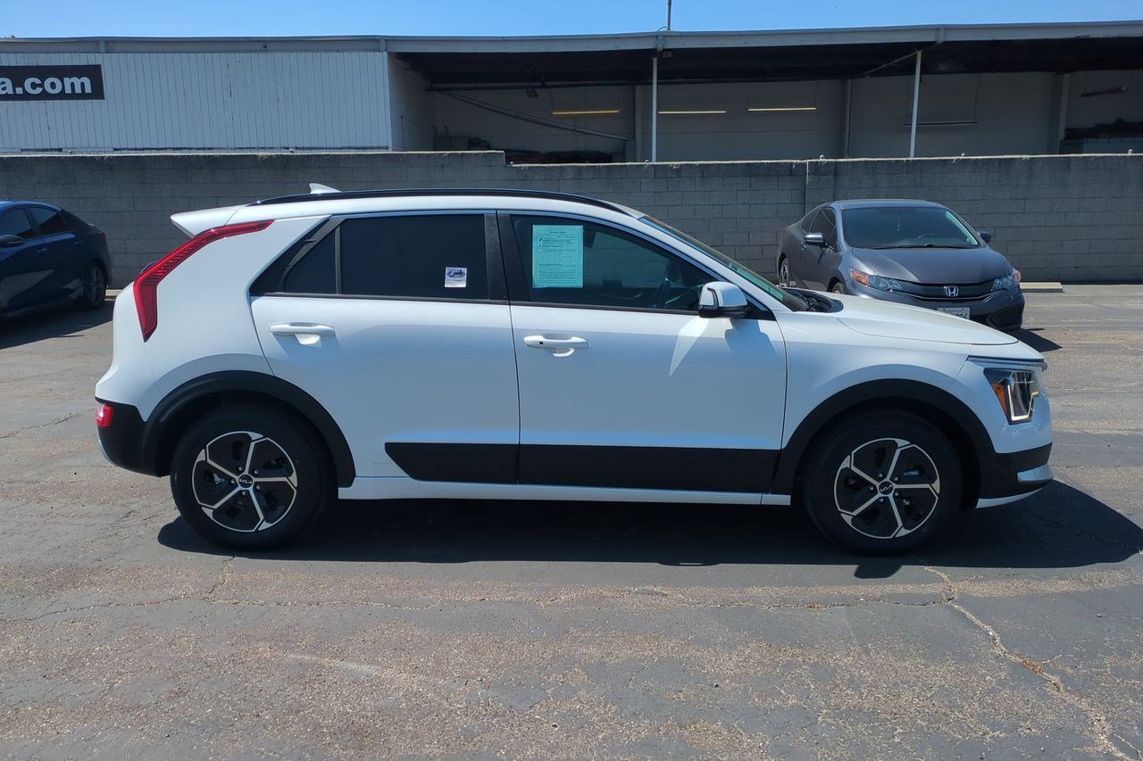 Used 2023 Kia Niro EX FWD image 5