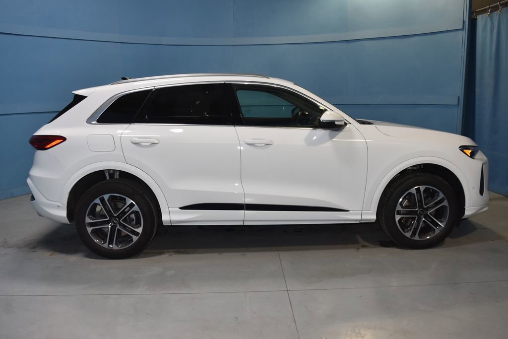 Certified 2025 Audi Q5 Premium w/ Convenience Package image 19