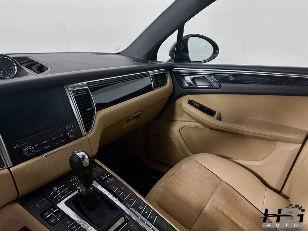 Used 2018 Porsche Macan AWD/4WD image 17