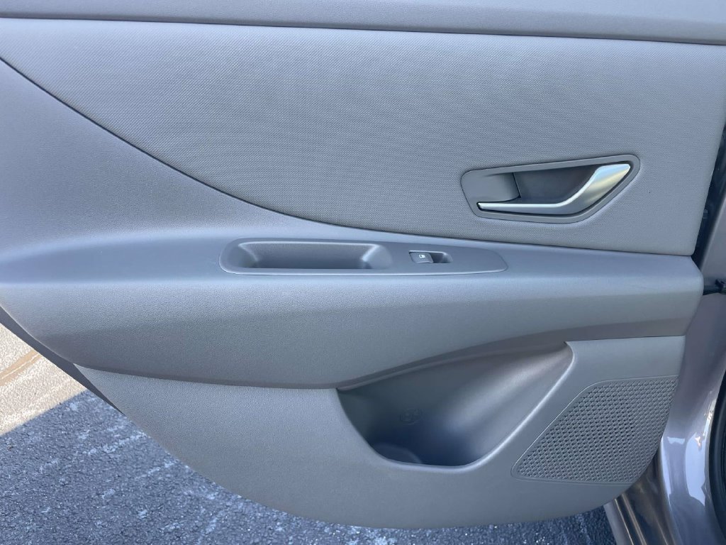 Used 2023 Hyundai Elantra SEL w/ Convenience Package FWD image 11