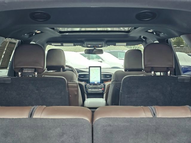 Used 2022 Ford Explorer King Ranch w/ Premium Technology Package image 12