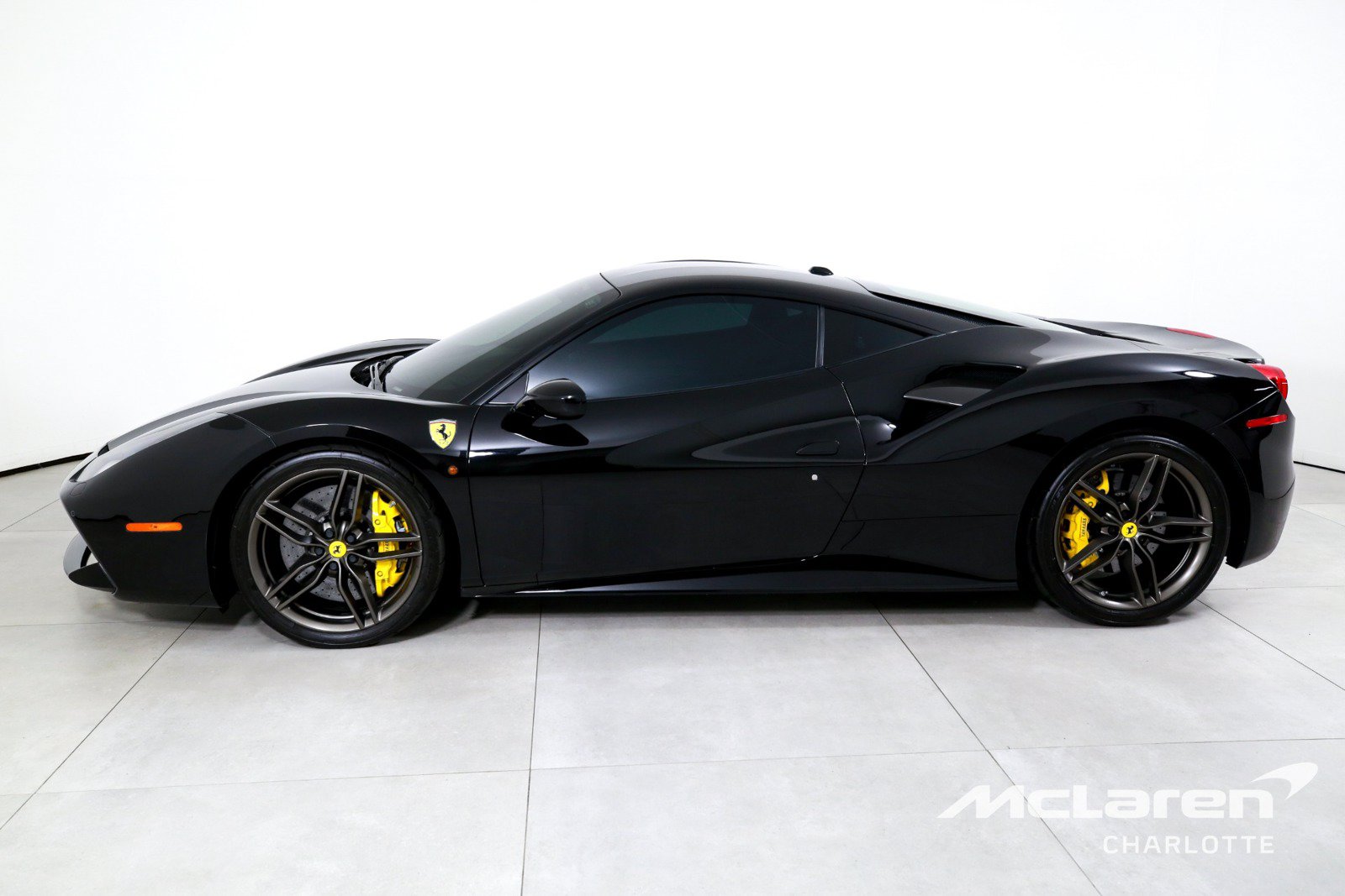 Used 2017 Ferrari 488 GTB RWD image 5