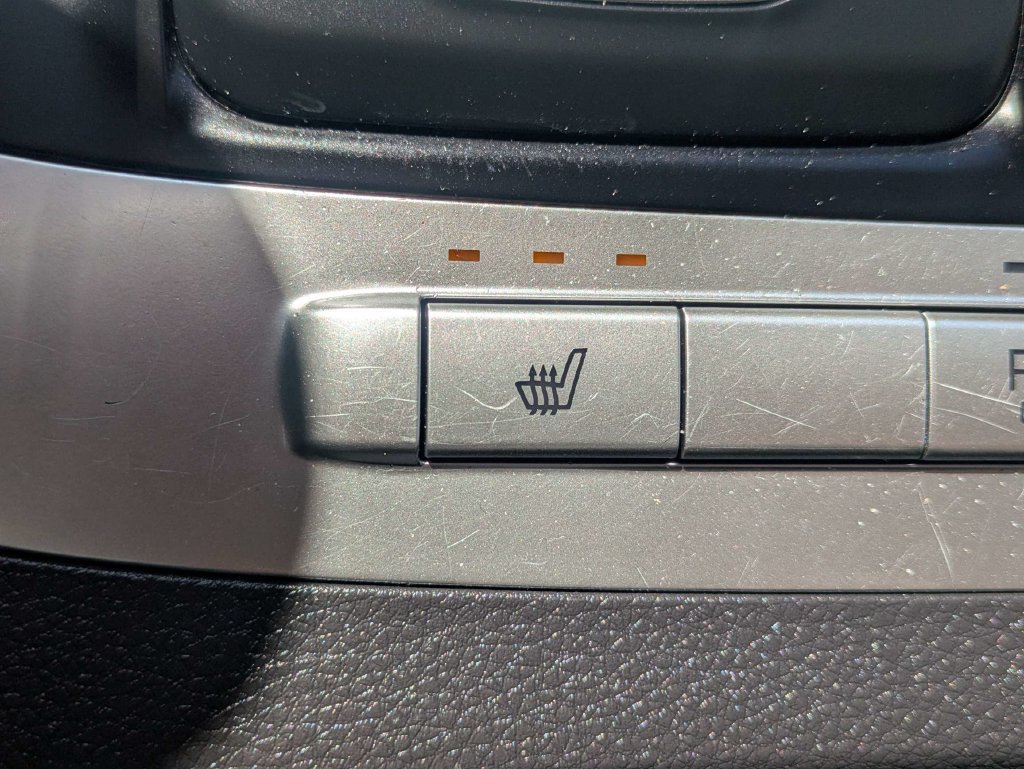 Used 2023 Kia Carnival LX FWD image 20