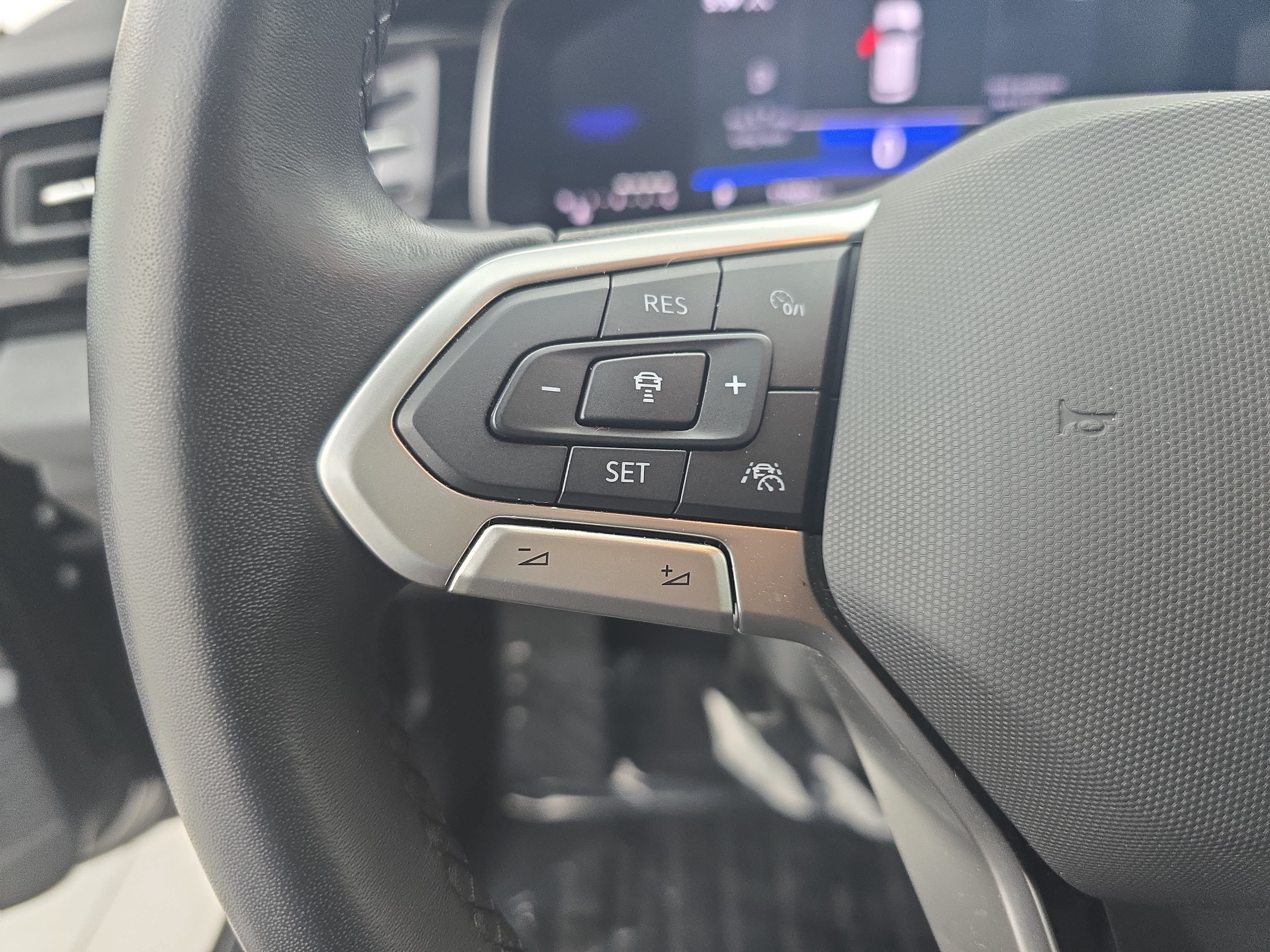 Certified 2025 Volkswagen Jetta SE FWD image 16