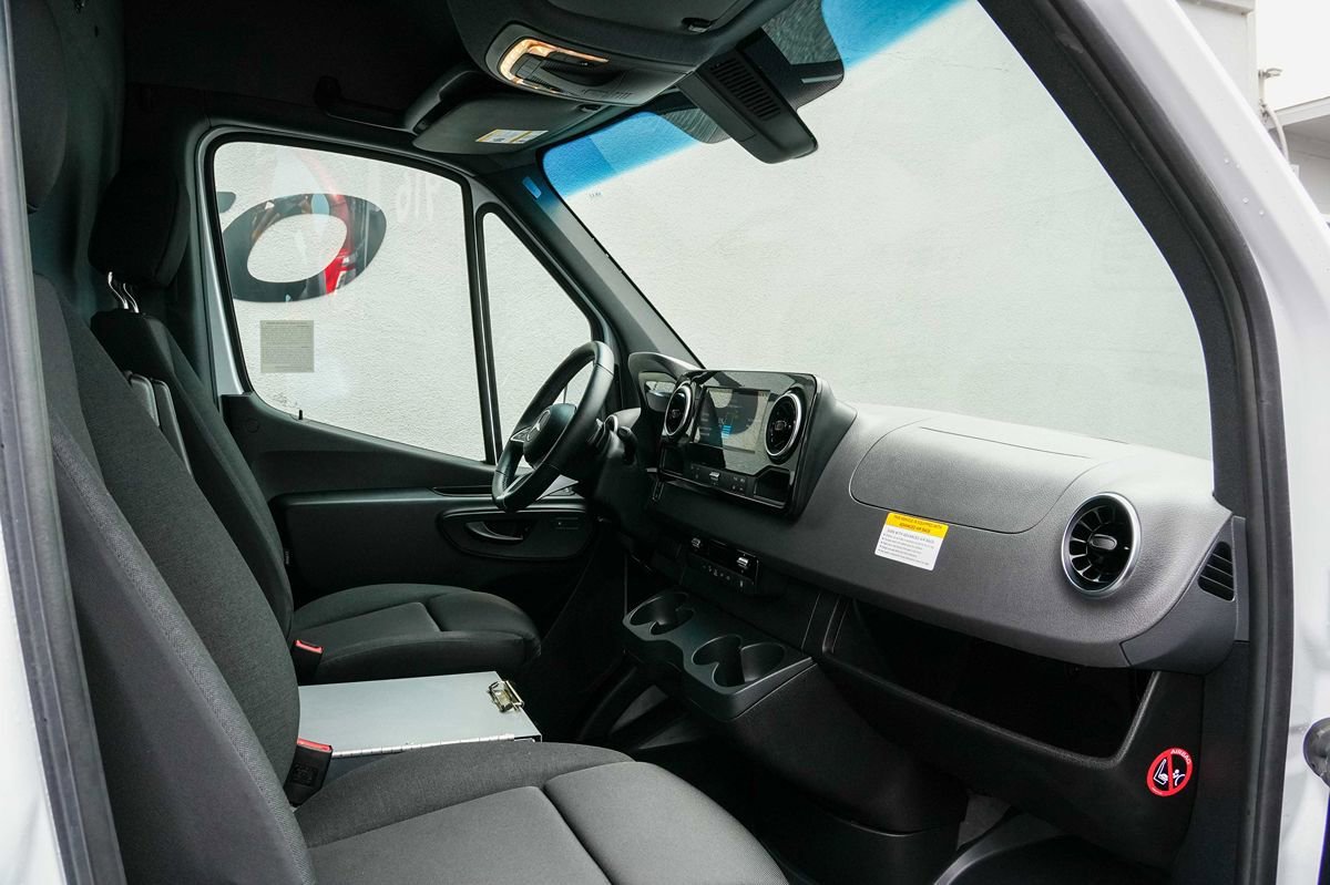 Used 2024 Mercedes-Benz eSprinter 170 Cargo image 23